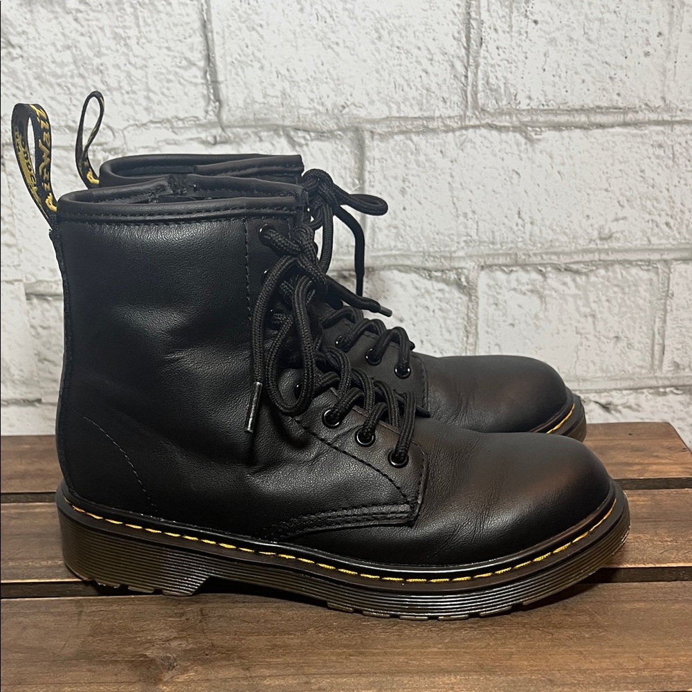 Dr Martens 1460 junior softy T leather lace up boots size 2